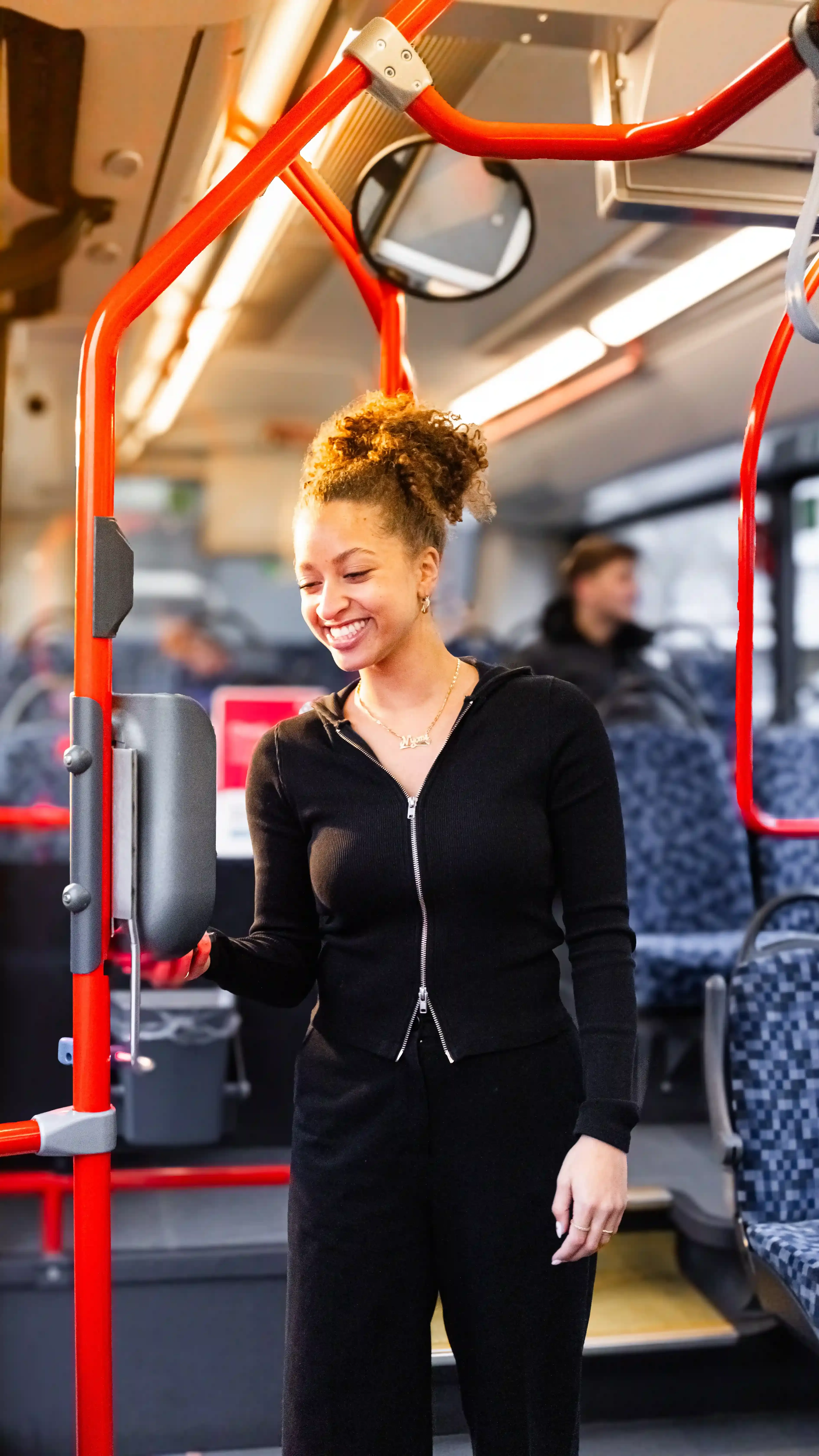 Vrouw in de bus